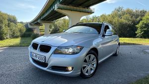 BMW 3 Series E90/E91/E92/E93 320d xDrive 2009