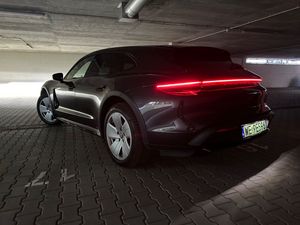 Porsche Taycan Sport Turismo 2023
