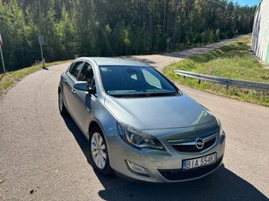 Opel Astra J 1.6 Turbo Cosmo 2011