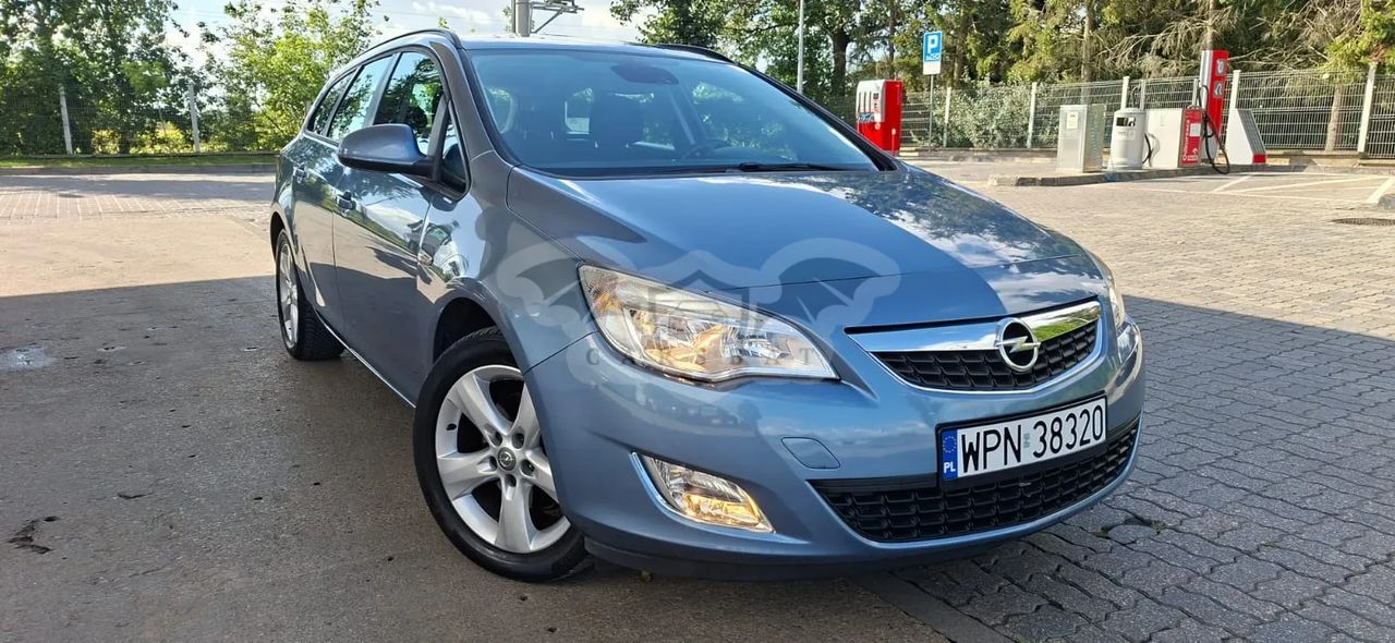Opel Astra J 1.6 Turbo Cosmo 2011