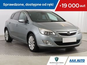 Opel Astra J 2011