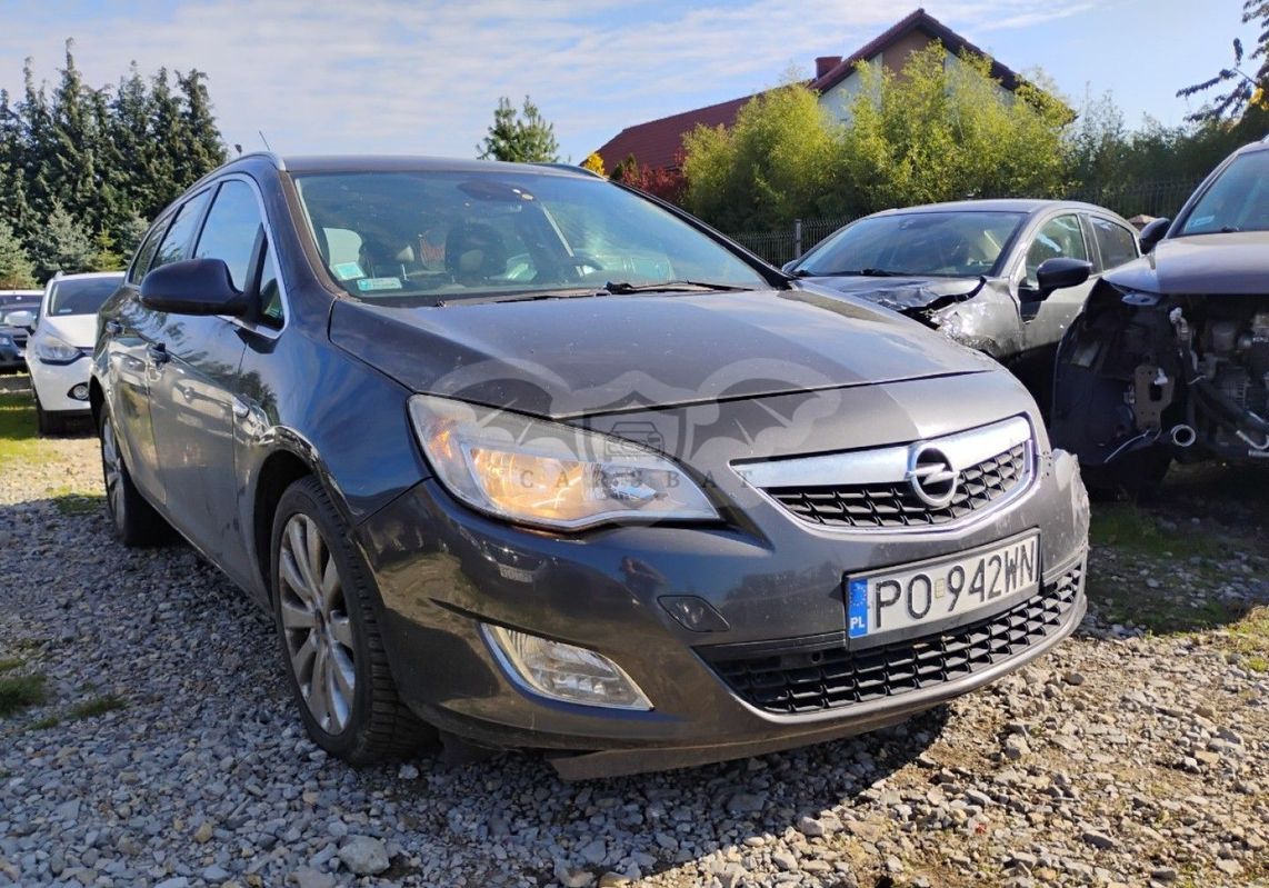 Opel Astra J 2011