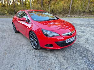Opel Astra J GTC 1.6 Turbo Edition 2011