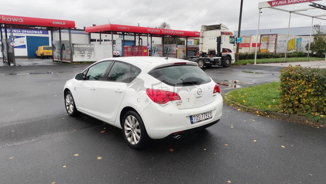 Opel Astra J 2012