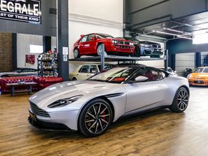 Aston Martin DB11 V12 Coupe AMR Signature 2017