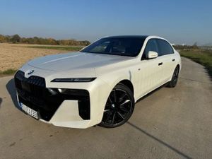 BMW 7 Series G70 740d xDrive 2023