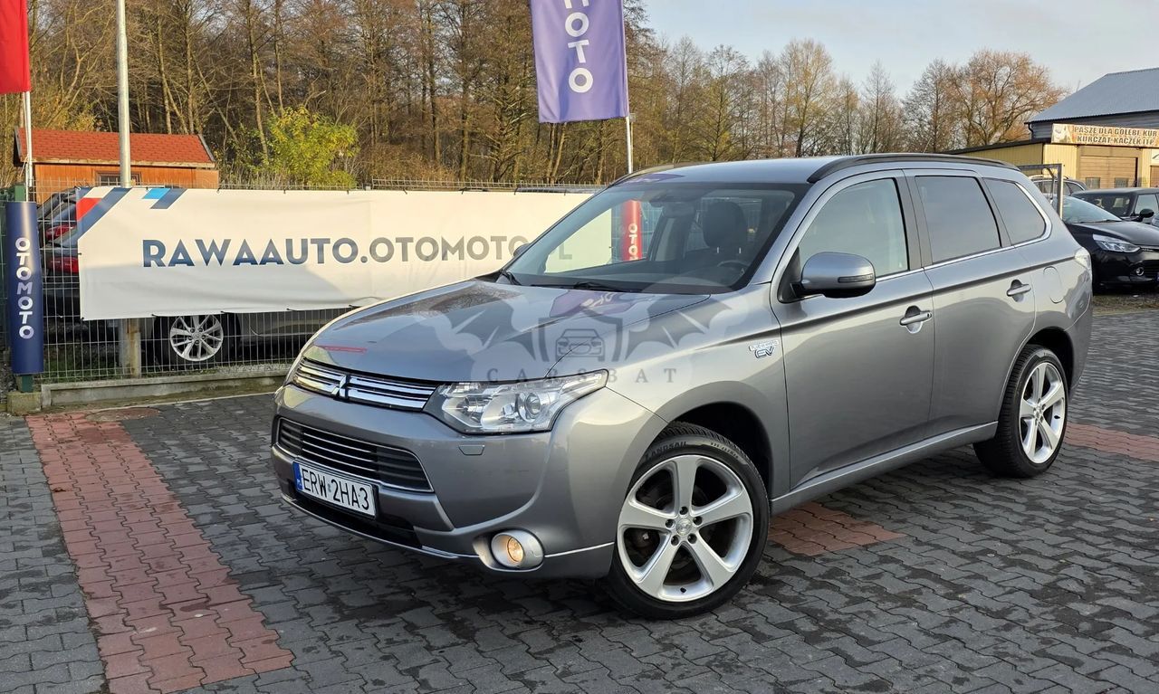 Mitsubishi Outlander III 2.0 4WD Plug-In Hybrid Top 2013