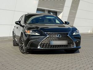 Lexus ES 300h Business Edition 2023