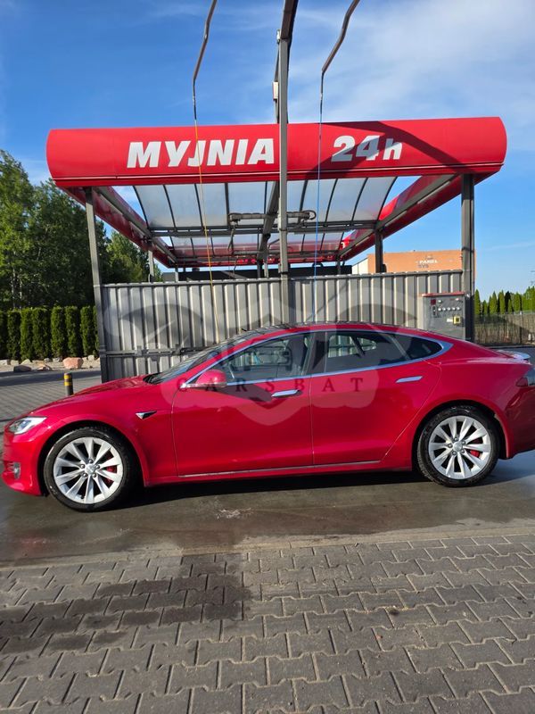 Tesla Model S 2020