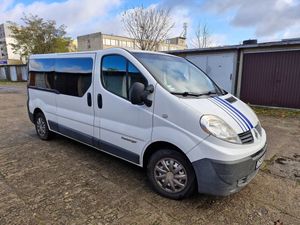 Renault Trafic II 2.0 dCi 115 Combi L2H1 teilverglast 2009