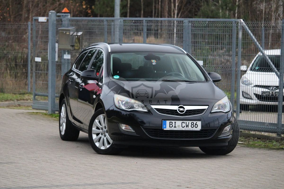 Opel Astra J 2011