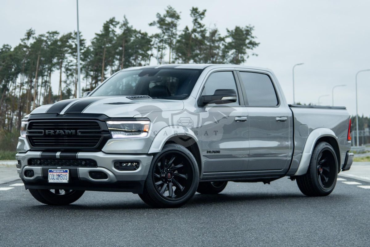 RAM 1500 5.7 Crew Cab Shortbed Laramie Black 2021