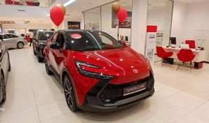 Toyota C-HR 2.0 PHEV Dynamic Force Executive 2025