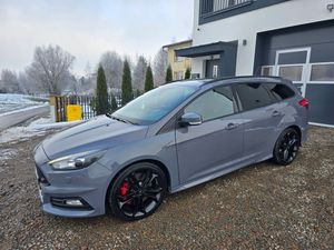 Ford Focus Mk3 2.0 EcoBoost ST mit Leder-Sport-Paket 2018