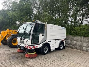 Bucher citycat 5000  zamiatarka bucher citycat 5000 2014