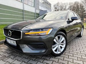 Volvo V60 II D3 Momentum Core 2021