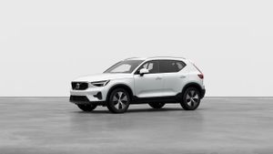 Volvo XC40 B3 Core 2025