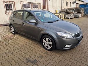 Kia Ceed I 1.6 Crdi Comfort + 2011