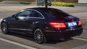 Mercedes-Benz E W212/W207 350 CDI DPF BlueEFFICIENCY 7G-TRONIC Elegance 2010