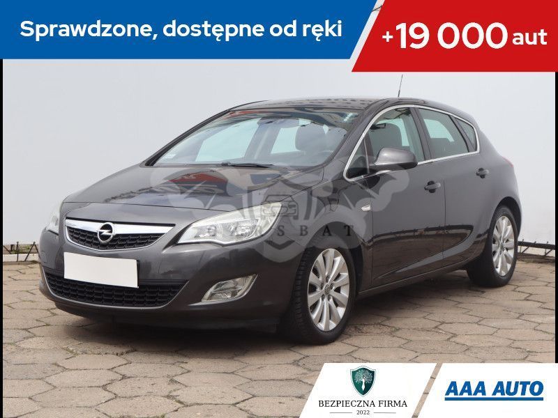 Opel Astra J 2011