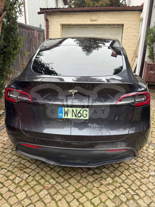 Tesla Model Y 2025