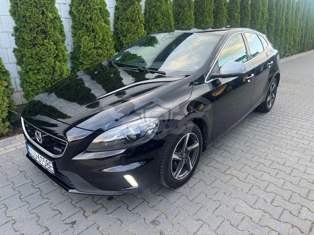 Volvo V40 II D2 Drive-E R-Design Momentum 2015