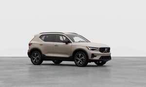 Volvo XC40 B3 Plus Dark 2025