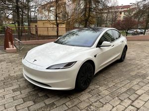 Tesla Model 3 Langstreckenbatterie Allradantrieb Dual Motor 2024