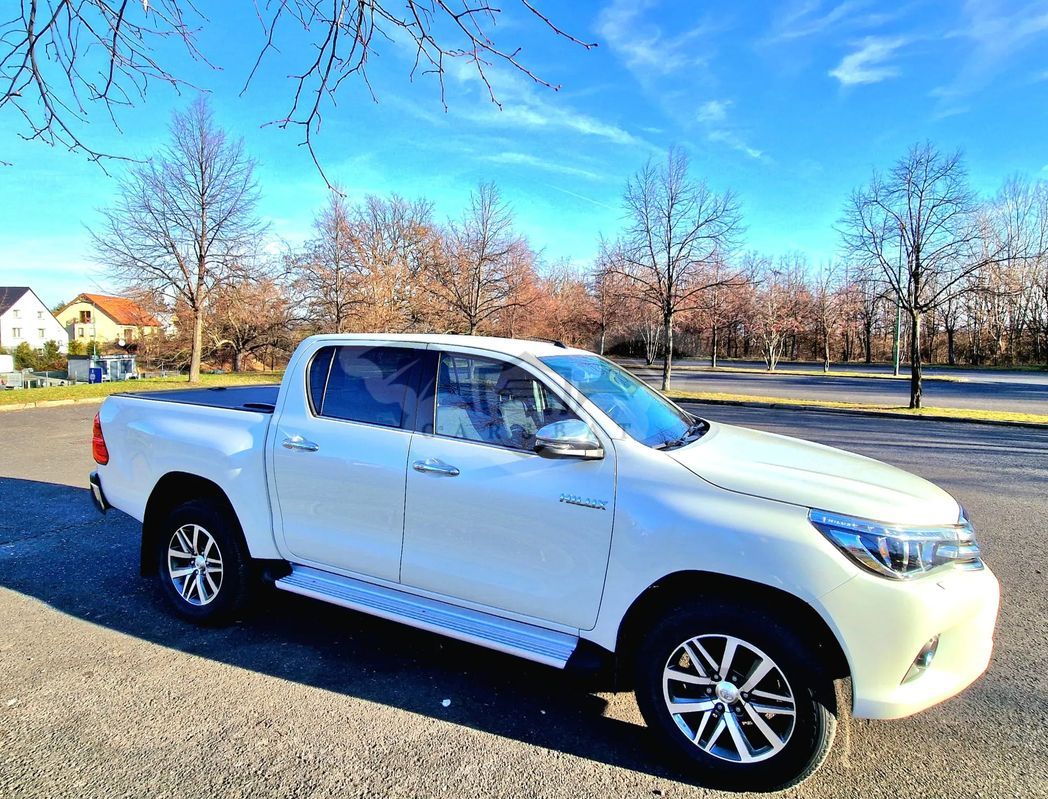 Toyota Hilux 2.4 D-4D Double Cab SR 4x4 2020