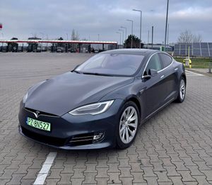 Tesla Model S 2016