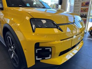 Renault 5 E-Tech 52kWh Comfort Range Techno 2025