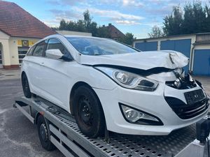 Hyundai i40 Kombi blue 1.6 Family 2012