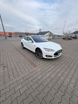 Tesla Model S Performance 2014
