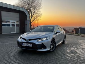 Toyota Camry 2.5 Hybrid Prestige CVT 2021