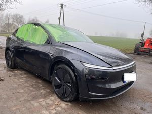 Tesla Model Y 2025