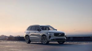 Volvo XC90 II B5 B AWD Ultra Dark 7os 2025