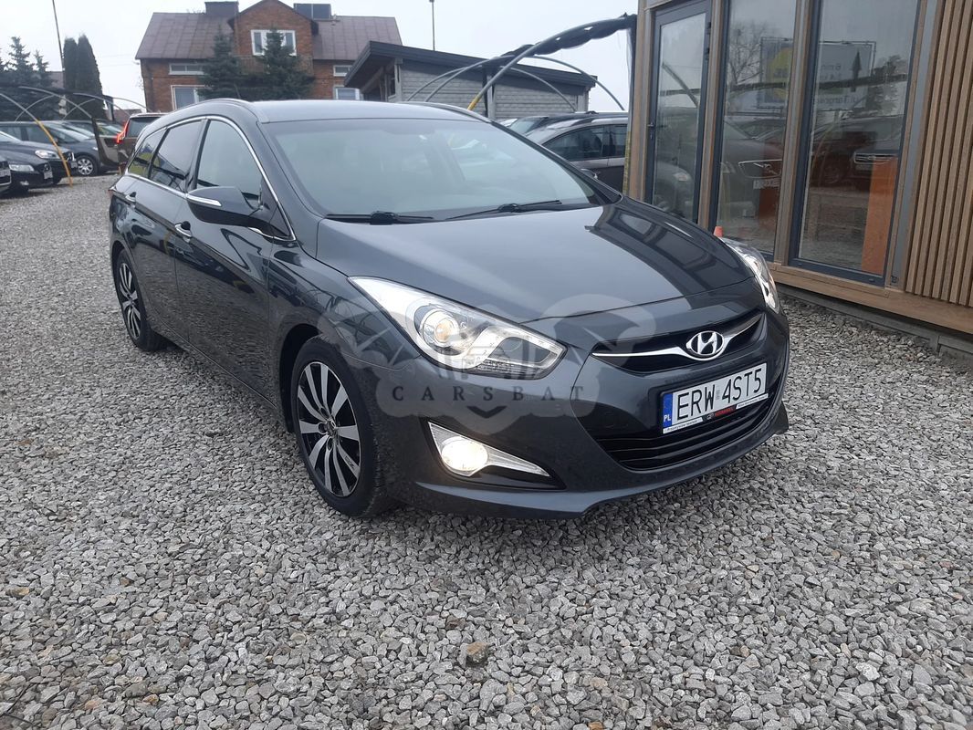 Hyundai i40 Kombi blue 1.6 Family 2011