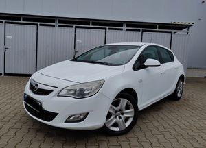 Opel Astra J 2011