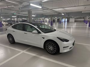 Tesla Model 3 Langstreckenbatterie Allradantrieb Dual Motor 2021