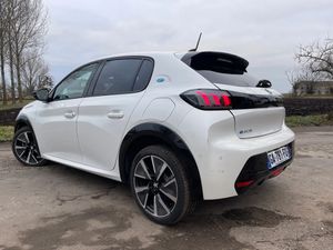 Peugeot 208 II Elektromotor 136 GT 2021