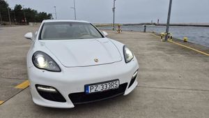 Porsche Panamera 4S PDK 2011