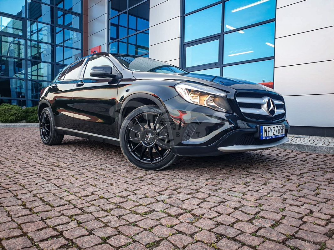 Mercedes-Benz GLA 200 2015