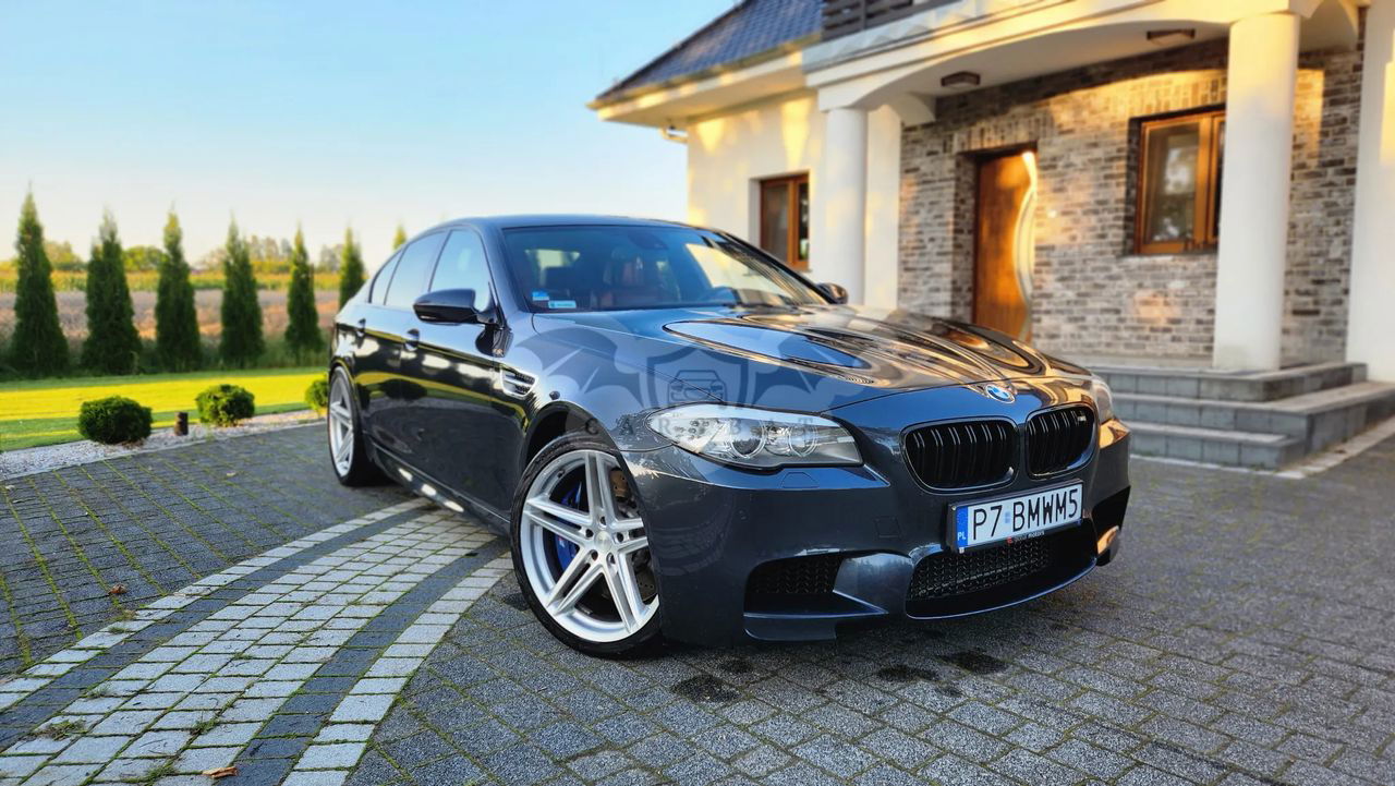 BMW M5 Standard 2011