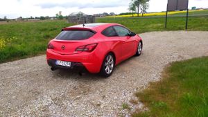 Opel Astra J GTC 1.4 Turbo 2012