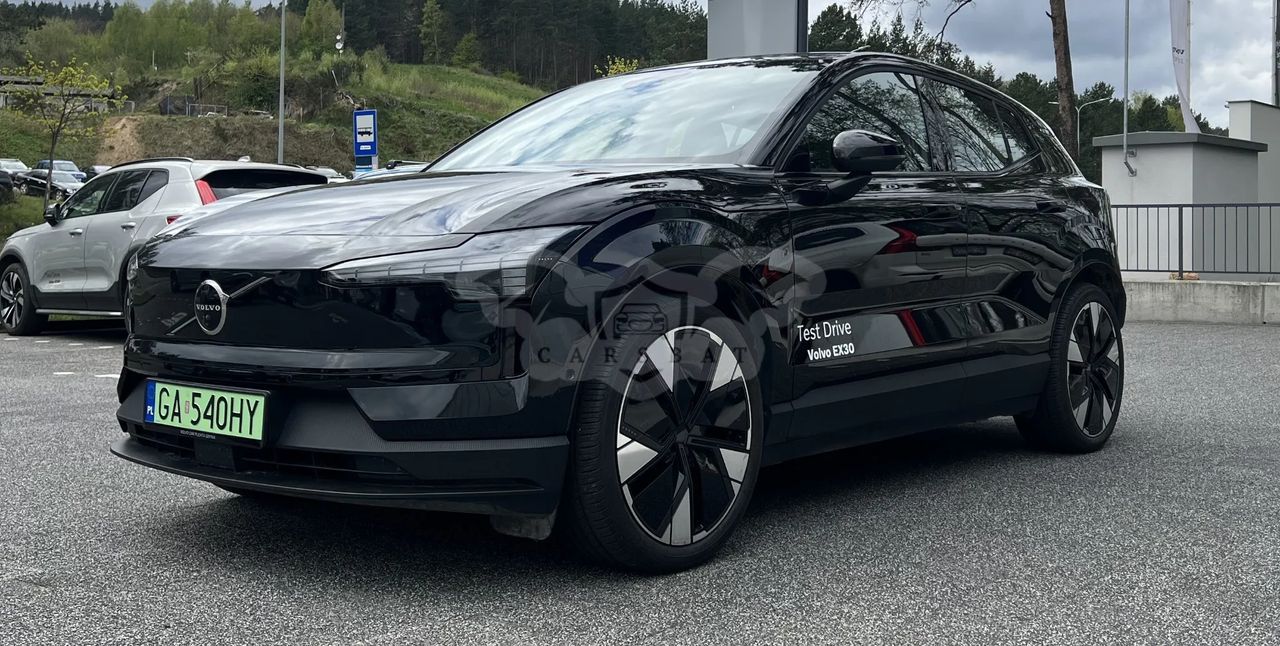 Volvo EX30 2023