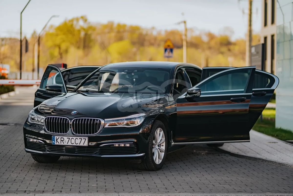 BMW 7 Series G11/12 740Ld xDrive 2017