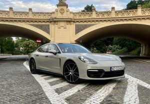 Porsche Panamera 2021