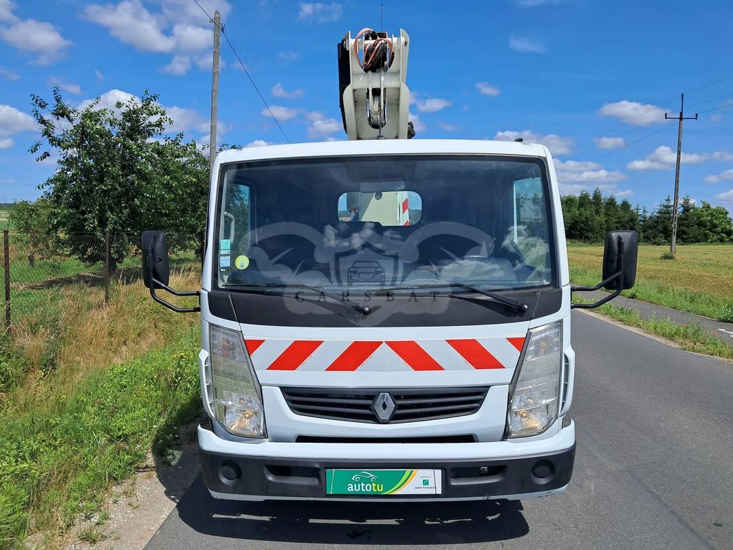 Renault Maxity 2011