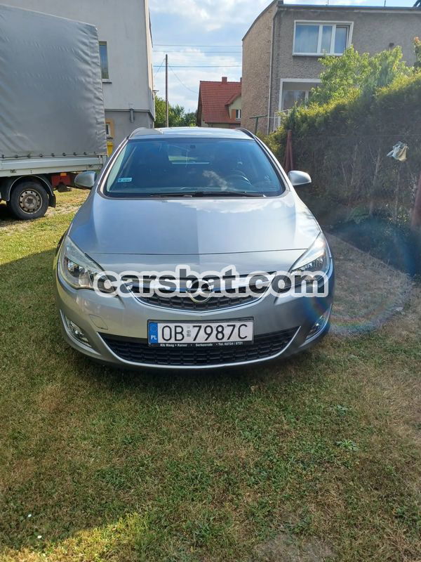 Opel Astra J 2011