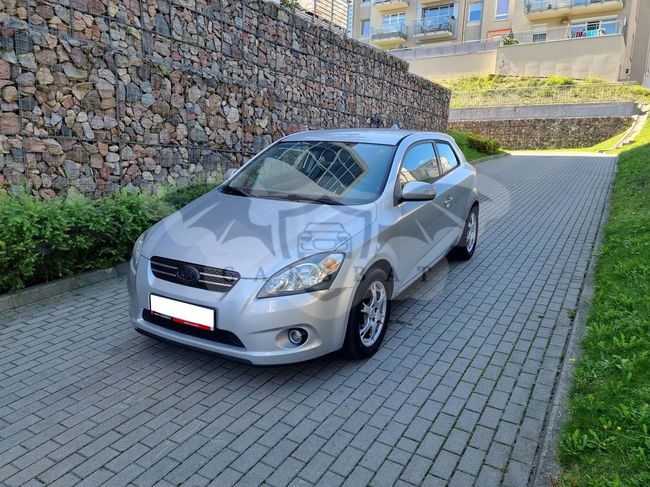 Kia Ceed 1.4 Comfort + 2011